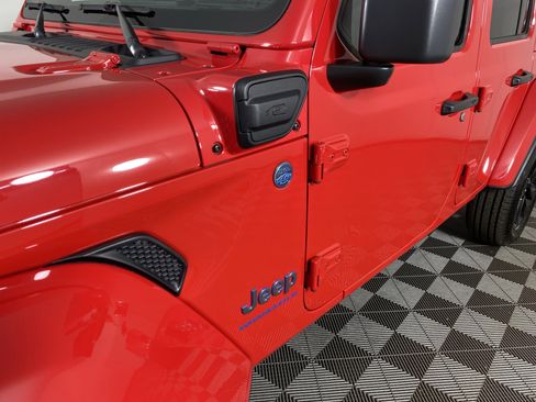 Used 2025 Jeep Wrangler Unlimited Sahara w/ Safety Group AWD/4WD image 11
