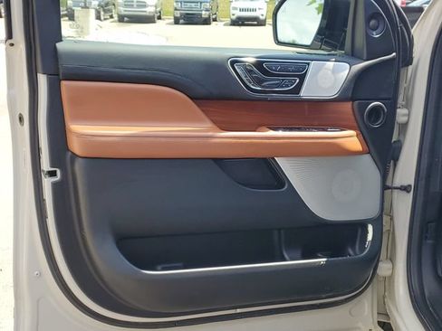 Used 2019 Lincoln Navigator Reserve AWD/4WD image 10