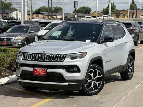 Used 2025 Jeep Compass Limited AWD/4WD image 2