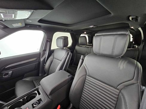 Used 2025 Land Rover Discovery Dynamic SE image 24