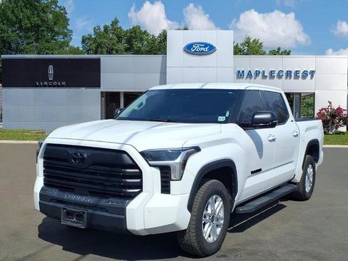 Used 2022 Toyota Tundra SR5 w/ SR5 Premium Package image 2