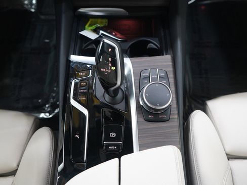 Used 2021 BMW 530i xDrive w/ Convenience Package image 16