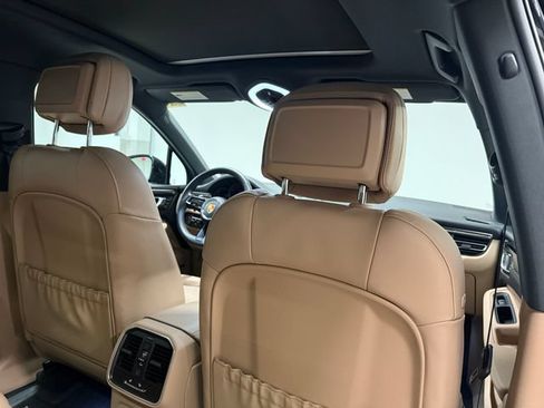 Certified 2026 Porsche Macan AWD/4WD image 26