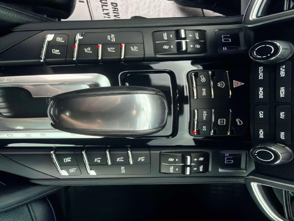 Used 2018 Porsche Cayenne Platinum Edition AWD/4WD image 26