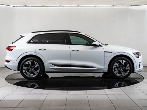 Used 2021 Audi e-tron Premium w/ Convenience Plus Package image 11