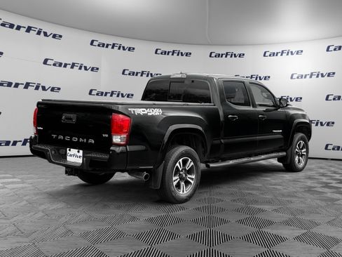 Used 2017 Toyota Tacoma TRD Sport w/ Premium & Technology Package AWD/4WD image 6