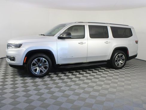 Used 2023 Jeep Wagoneer L Series II image 2