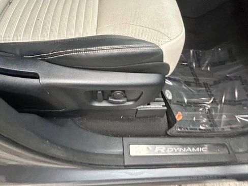 Used 2021 Land Rover Discovery S R-Dynamic image 36