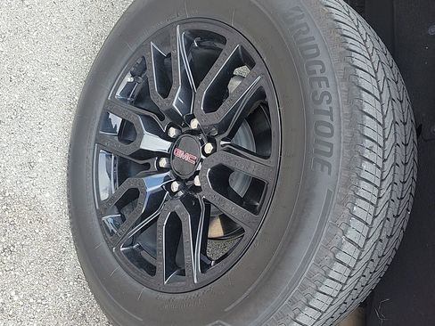 Used 2024 GMC Sierra 1500 Elevation image 10