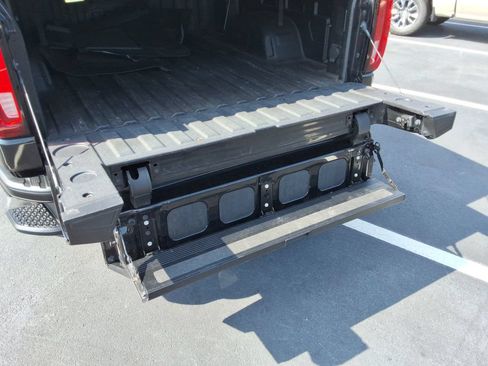 Certified 2022 GMC Sierra 1500 AT4 w/ AT4 Premium Package AWD/4WD image 17
