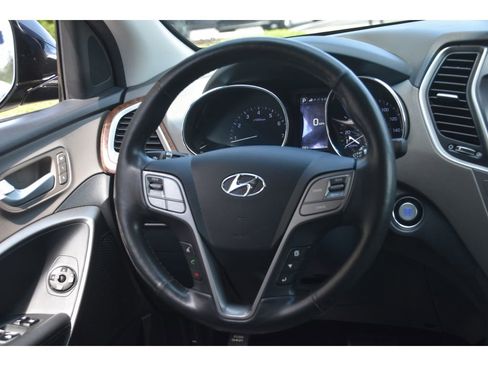 Used 2017 Hyundai Santa Fe SE image 17