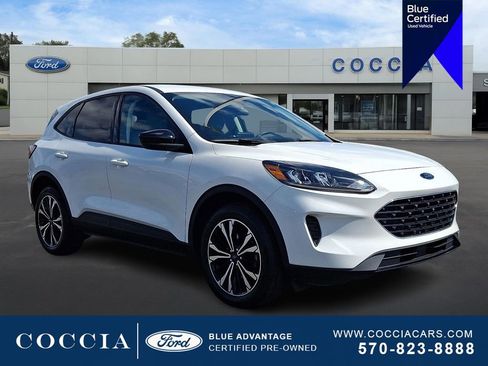 Certified 2022 Ford Escape SE w/ SE Sport Appearance Package AWD/4WD image 3