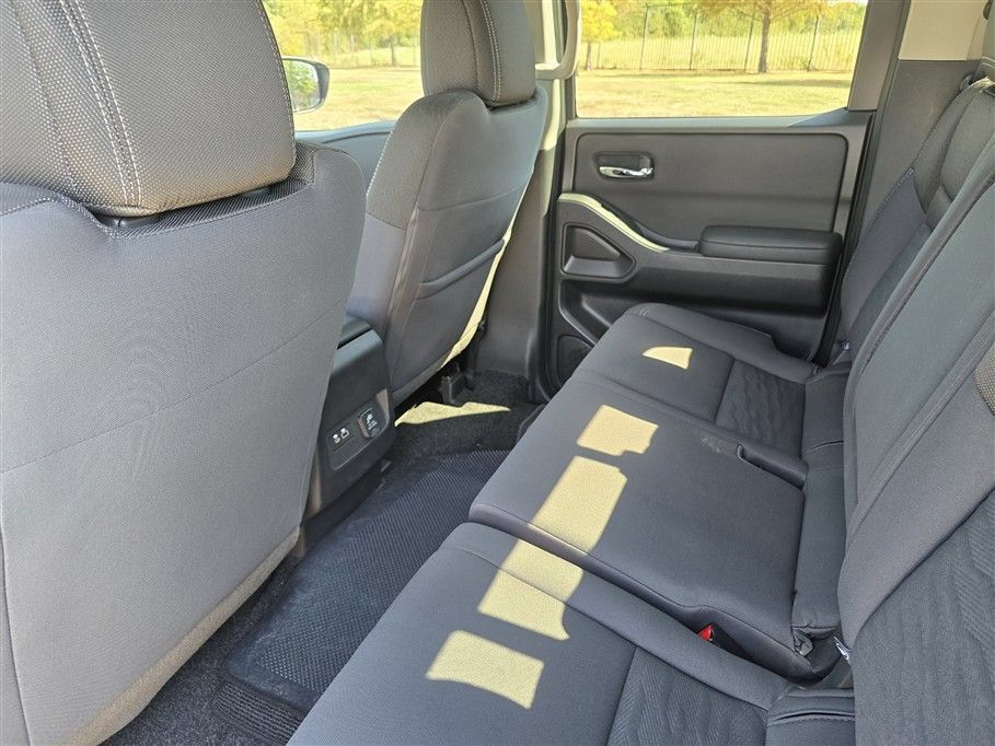 Used 2024 Nissan Frontier SV RWD image 15
