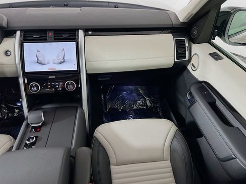 Used 2025 Land Rover Discovery S AWD/4WD image 25