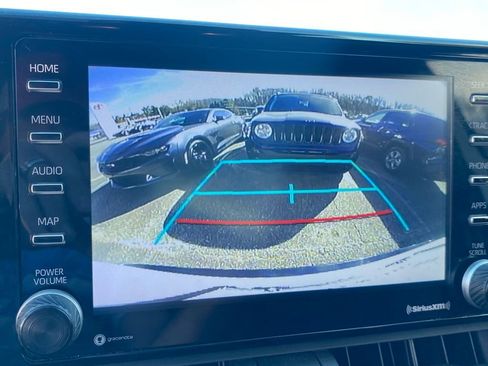 Used 2021 Toyota RAV4 SE image 30