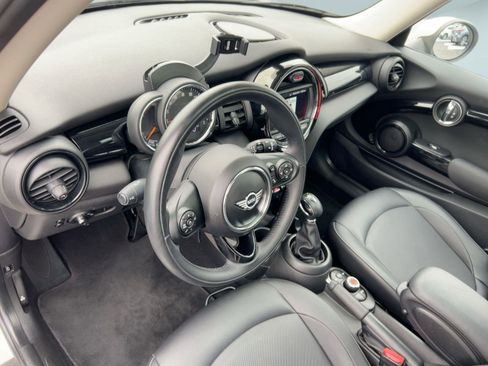 Used 2019 MINI Cooper 2-Door Hardtop image 4