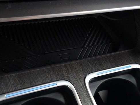 Used 2025 BMW 760i xDrive w/ Executive Package image 44