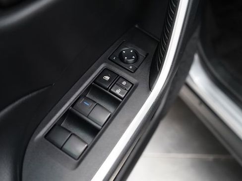 Used 2022 Toyota RAV4 LE image 11