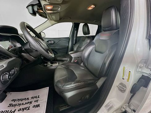 Used 2015 Jeep Cherokee Trailhawk w/ Comfort/Convenience Group AWD/4WD image 22