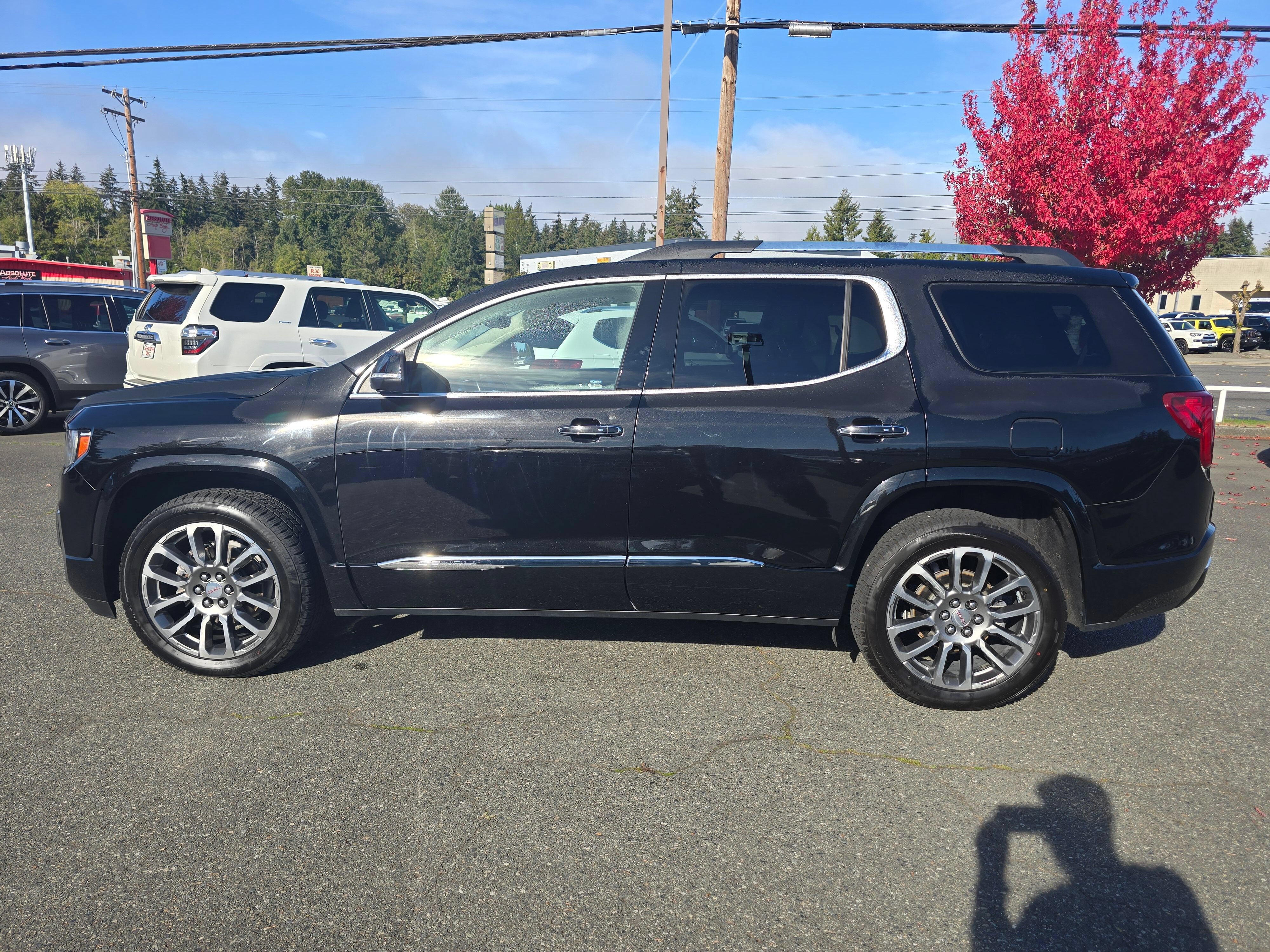 Used 2022 GMC Acadia Denali w/ Denali Ultimate Package AWD/4WD image 4