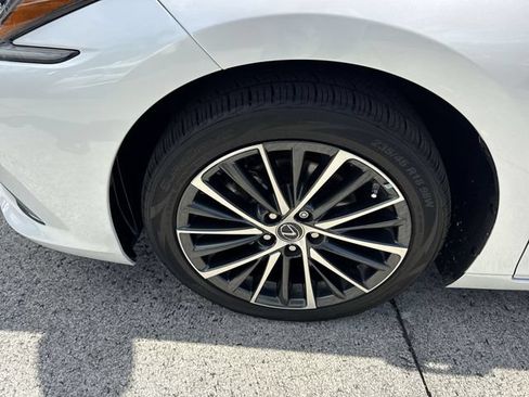 Certified 2024 Lexus ES 350 w/ Premium Package FWD image 10