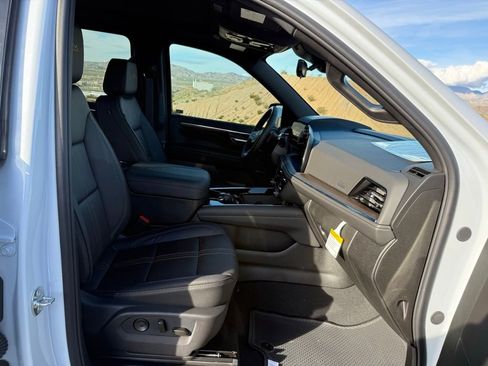 New 2026 Chevrolet Suburban High Country image 12