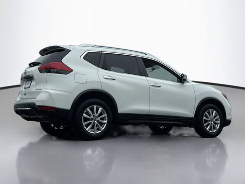 Used 2017 Nissan Rogue SV AWD/4WD image 2