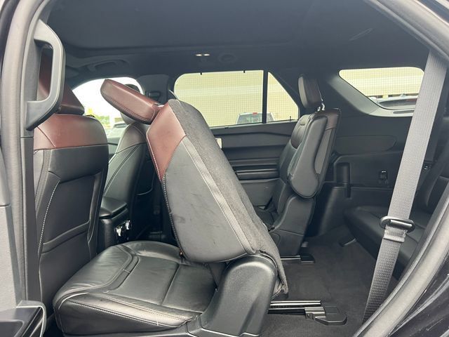 Used 2021 Ford Explorer Platinum w/ Equipment Group 601A AWD/4WD image 6