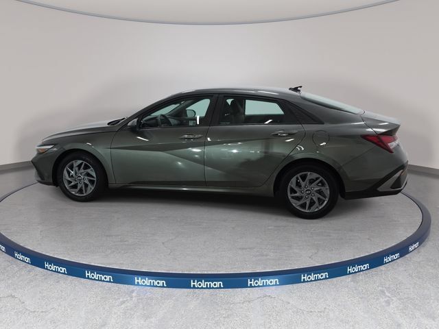 Used 2024 Hyundai Elantra SEL FWD image 9