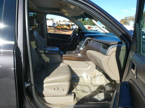 Used 2018 Chevrolet Suburban LT image 26