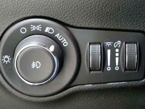 Used 2024 Jeep Compass Latitude AWD/4WD image 13