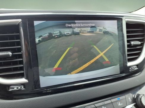 Used 2024 Chrysler Pacifica Touring-L FWD image 9