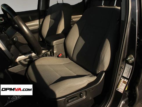 Used 2021 Toyota Tacoma SR5 AWD/4WD image 16