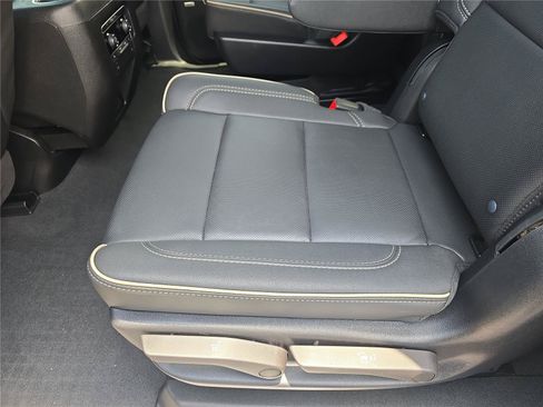 Used 2025 Chevrolet Suburban Premier AWD/4WD image 13