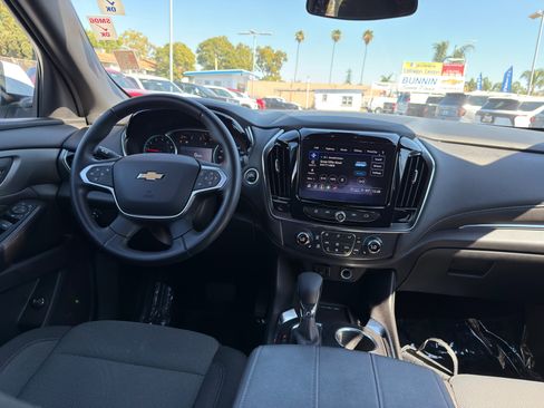 Used 2023 Chevrolet Traverse LT image 22