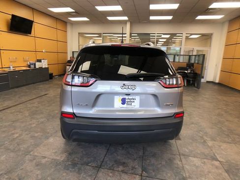 Used 2020 Jeep Cherokee Latitude w/ Cold Weather Group AWD/4WD image 6