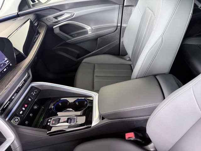 Certified 2025 Audi Q5 Premium w/ Convenience Package AWD/4WD image 17