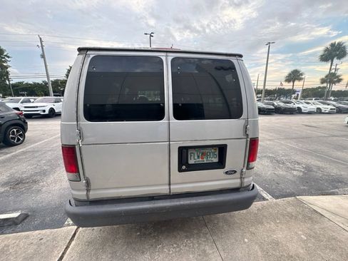 Used 2006 Ford E-350 and Econoline 350 XLT RWD image 39