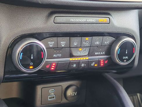 Used 2022 Ford Escape SEL image 32