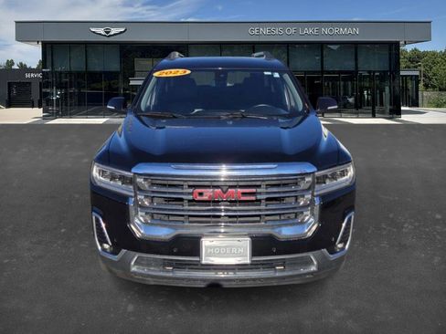 Used 2023 GMC Acadia SLT image 2