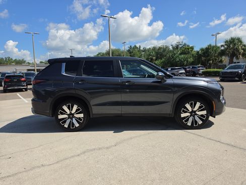 Used 2025 Mitsubishi Outlander SE FWD image 9