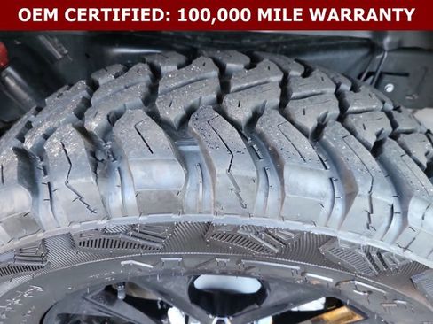 Certified 2025 Jeep Gladiator Sport AWD/4WD image 14
