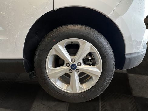 Used 2019 Ford Edge SE w/ SE Fleet Driver's Package image 10