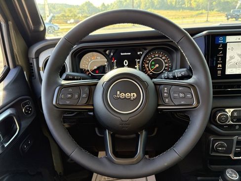 Used 2025 Jeep Wrangler Sport image 32