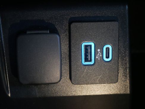 Used 2023 Ford Explorer XLT w/ Equipment Group 202A image 32