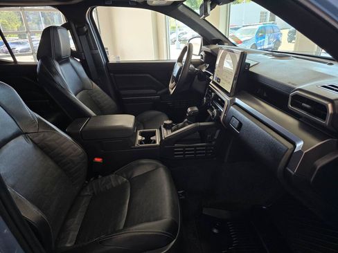 Used 2025 Toyota 4Runner TRD Off-Road Premium AWD/4WD image 44