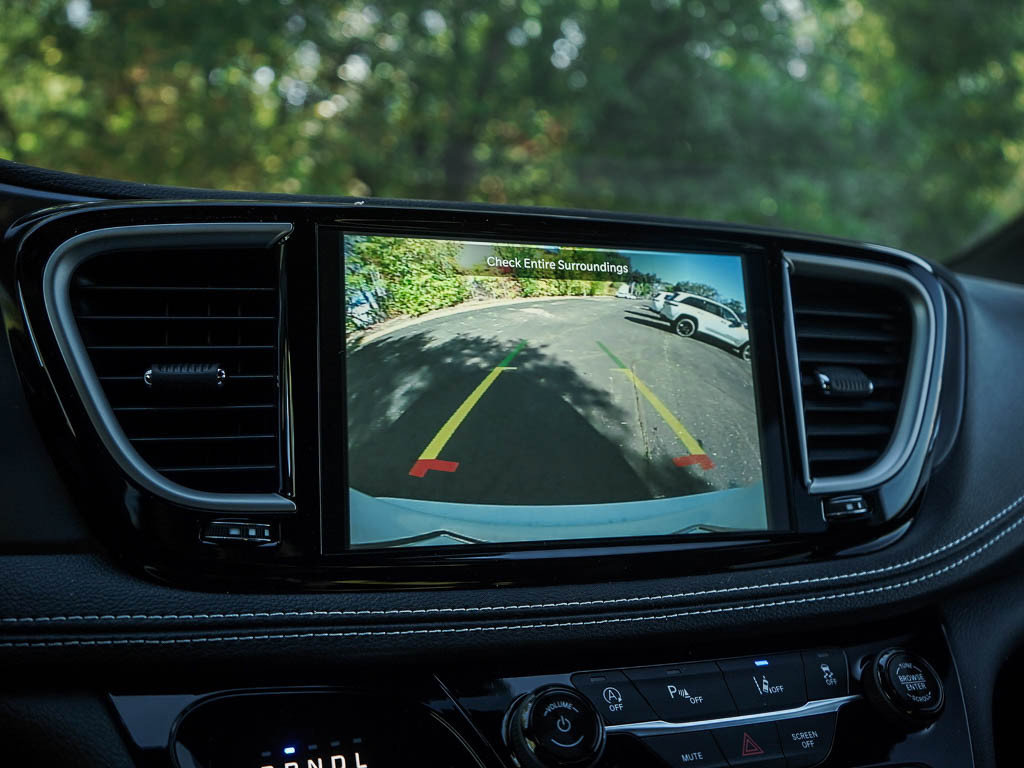 New 2026 Chrysler Pacifica Select AWD/4WD image 26