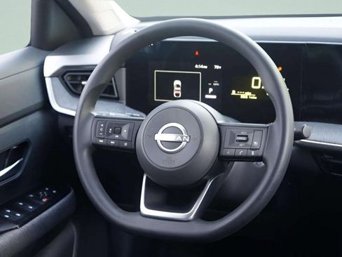 Used 2025 Nissan Kicks SV image 32