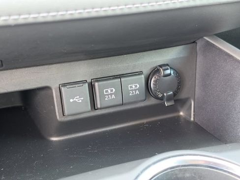 Used 2021 Toyota Highlander L AWD/4WD image 34