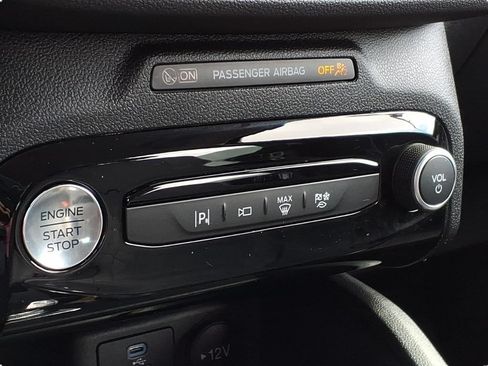 Used 2023 Ford Escape Platinum w/ Premium Technology Package AWD/4WD image 16
